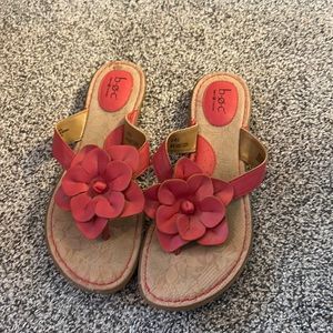 Coral colored Born Sandler, size 9